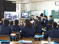 東安居小学校での授業風景