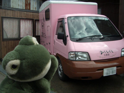 ピンクの移動販売車で県内各地をまわってます